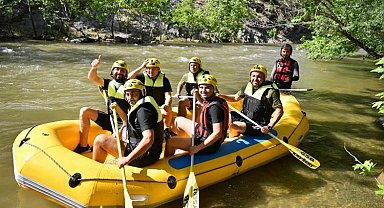 Başkan Büyükkılıç ve Vali Çiçek, Zamantı Irmağı'ndaki rafting yarışının startını verdi