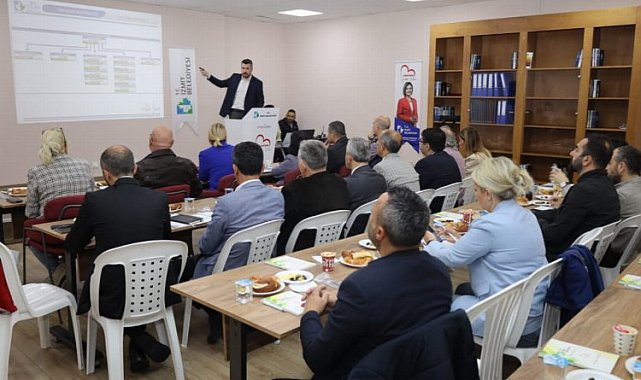 Başkan Hürriyet, kadrosuyla yapılacak projeleri görüştü