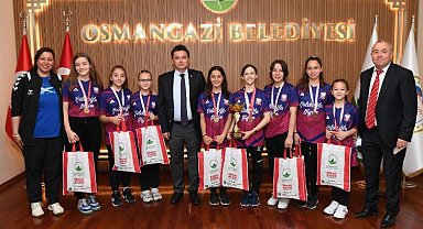 Bursa Osmangazili şampiyonlardan Başkan Aydın'a ziyaret