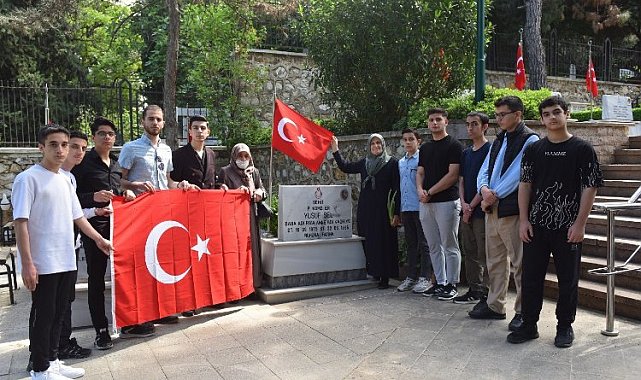 Bursa Yıldırım'da gençlerden şehitlere vefa
