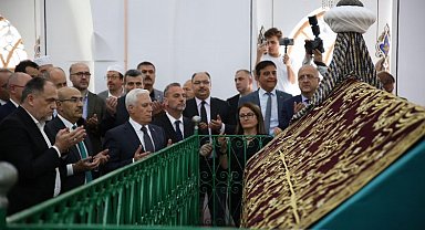 Bursa'da 6 asırlık türbenin 'puşide örtüsü' yenilendi