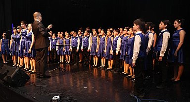 Çocuk ve gençlik korosundan muhteşem performans