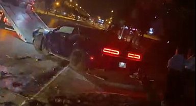 Drift atarken park halindeki araçlara çarpıp kaçtılar!