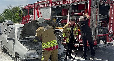 Düzce'de otomobil yangınına anında müdahale