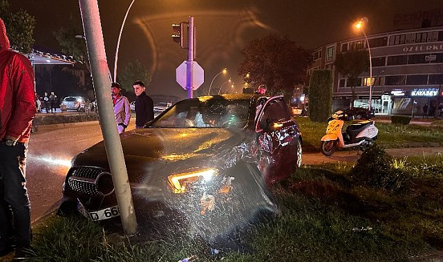 Düzce'de otomobille hafif ticari araç çarpıştı: 3 yaralı