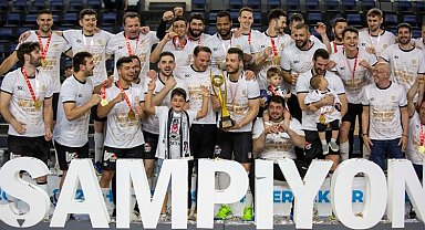 Erkeklerde 'Süper' şampiyon Beşiktaş Safi Çimento