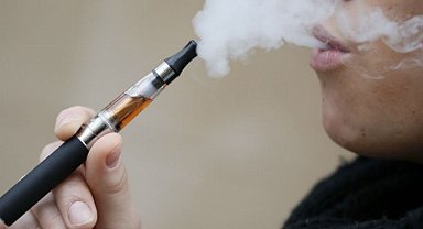Gençleri hedef alan tehlike! Elektronik sigara!