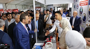 Hisarcıklıoğlu'dan Bilişim Fuarı'na tam not