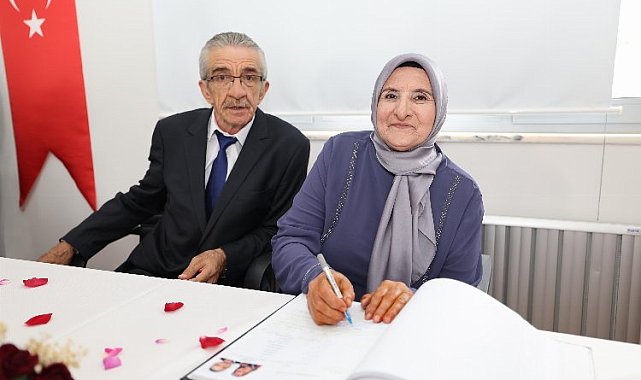 İkinci baharını yaşayan çiftin nikahını Başkan Büyükgöz kıydı