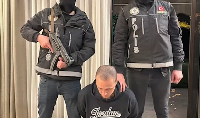 Interpol'ün aradığı iki uyuşturucu taciri İstanbul'da yakalandı