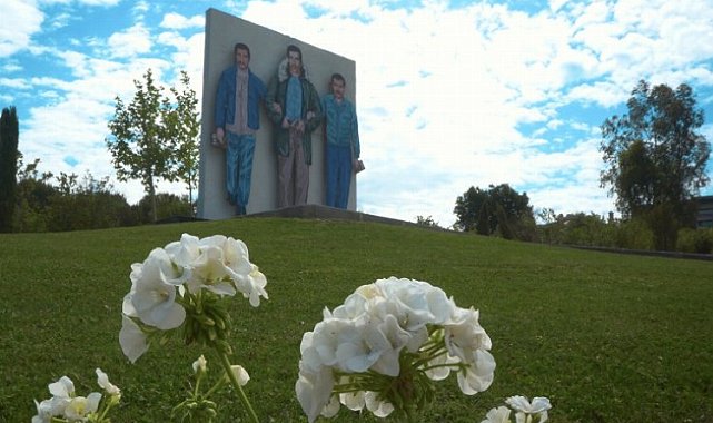 İzmir Güzelbahçe'de üç fidan türkülerle anılacak