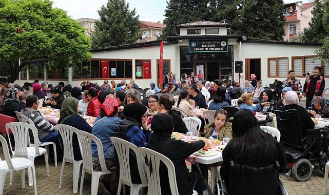 İzmit'te engelli bireyler ve aileleriyle kahvaltıda buluştu