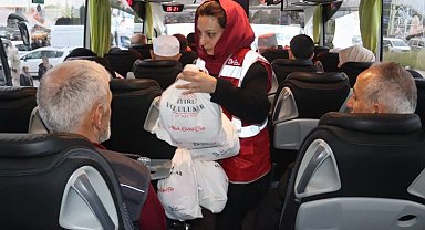 İzmit'te hacı adayları hediyelerle uğurlandı