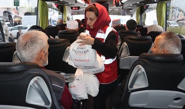 İzmit'te hacı adayları hediyelerle uğurlandı