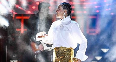 Karacabey'de 19 Mayıs coşkusu Bengü konseri ile göz kamaştırdı