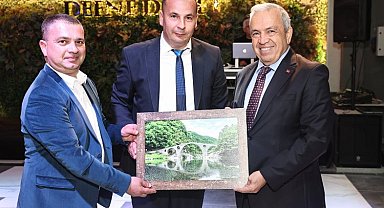 Kkardeş kentler yemekte buluştu