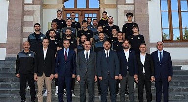 Konya'da yükselen takımdan Başkan Altay'a ziyaret