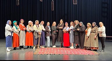 Küçük Köy'ün Büyük Kadınları, Çayırova'da seyirci karşısına çıkıyor