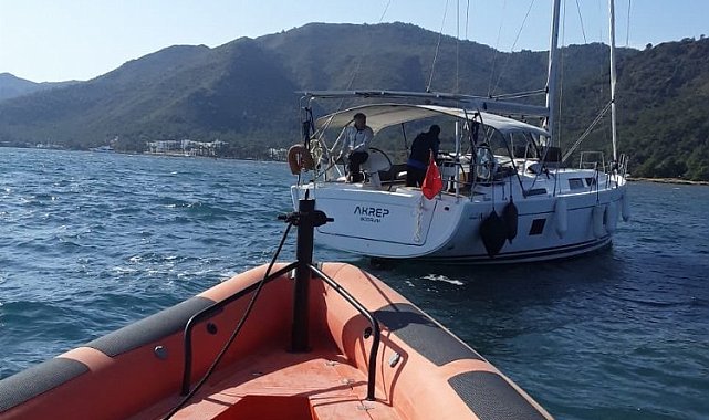 Marmaris'te karaya oturan tekne kurtarıldı