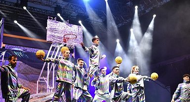 Mersin'de gençler doya doya bayram yaşıyor