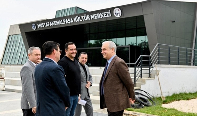 Mustafakemalpaşa Kültür Merkezi'ne Atatürk büstü