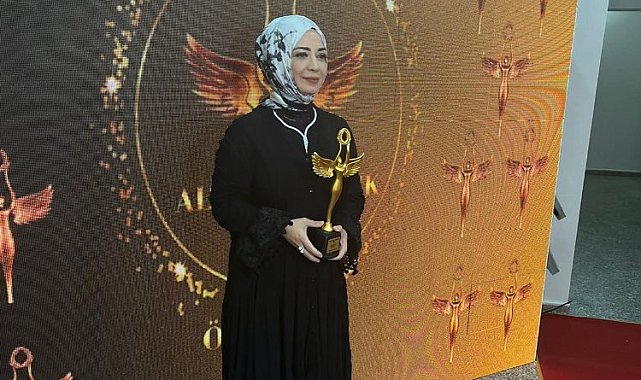Nevin Arvas " Yılın En İyi Çıkış Yapan Yazarı" ödülünü aldı