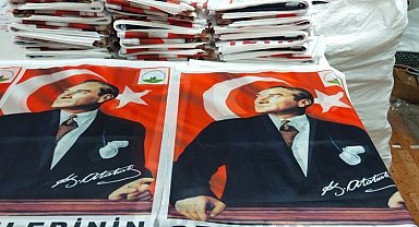 Osmangazi'den vatandaşlara Türk Bayrağı