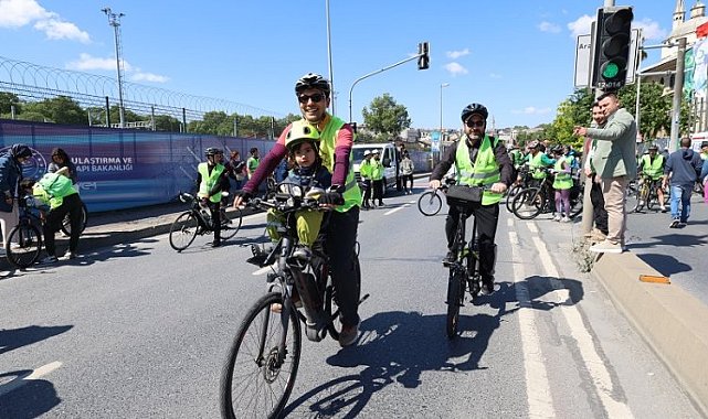 Pedallar eş zamanlı çevrildi