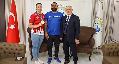Şampiyon sporcudan Başkan Öztürk'e ziyaret