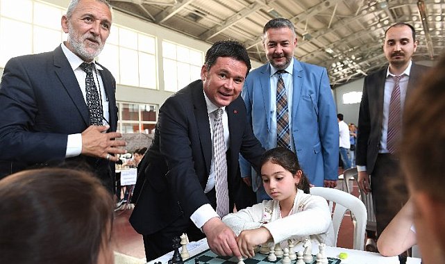 Satranç turnuvasında ilk hamle Başkan Aydın'dan