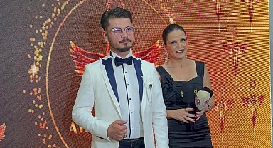 Süleyman Efiloğlu "Yılın En İyi Astroloğu ve ilişki koçu" ödülünü aldı