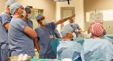 Türk üroloji hekimlerinden yabancı doktorlara eğitim