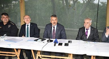 Vali Yunus Sezer, Erikli'de köy muhtarları ile bir araya geldi