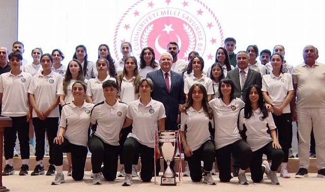 Yüksekovalı şampiyon kadın futbolcular MSB'de