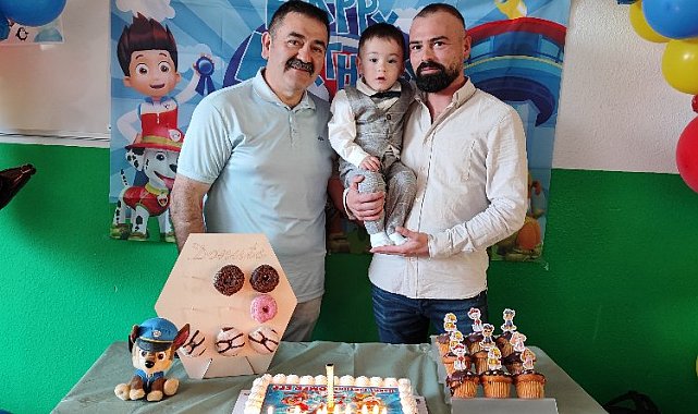 Almanya'da üçü bir arada doğum günü... Babalığı da, dedeliği de kendi doğum gününde yaşadı