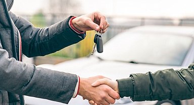 Aracını satan adam parayı, aracını da geri alamadı