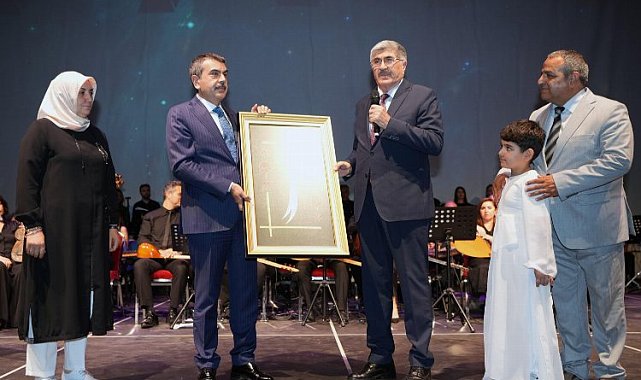 Bakan Tekin geleneksel yıl sonu etkinliklerinde