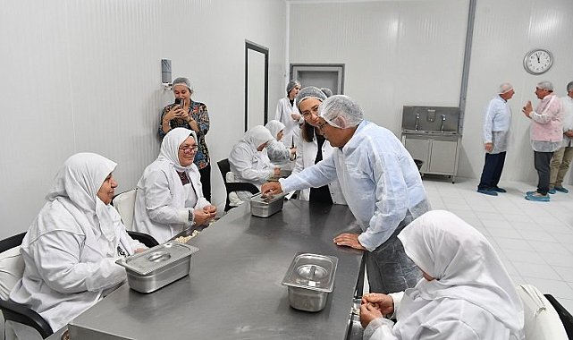 Başkan Büyükkılıç mutfağa girdi, bazlama pişirdi