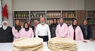 Başkan Çolakbayrakdar, "Kırsal mahallelerde örnek hizmetlere imza atıyoruz"