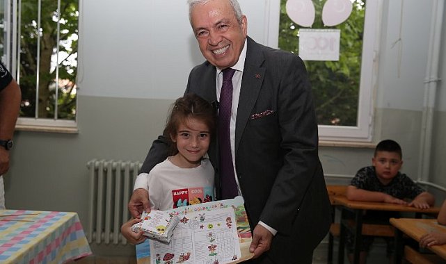 Başkan Şadi Özdemir karne sevincine ortak oldu