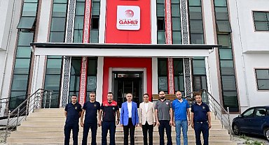 Başkan Sami Er vatandaş ve görev başındaki personelle bayramlaştı