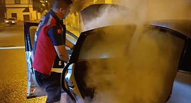 Bilecik'te seyir halindeki otomobil alev alev yandı