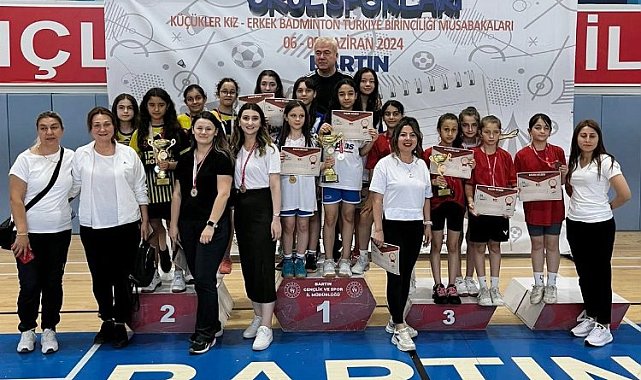 Bursa Osmangazili badmintonculardan Türkiye şampiyonluğu
