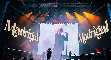 Bursa'da gençler Madrigal ile eğlendi