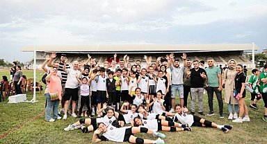 Büyükşehir'den mini voleybol şenliği