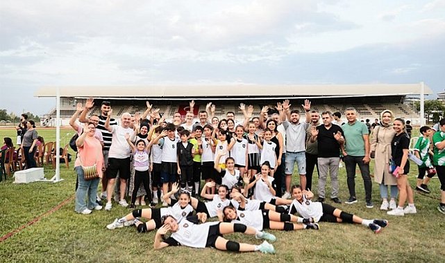 Büyükşehir'den mini voleybol şenliği