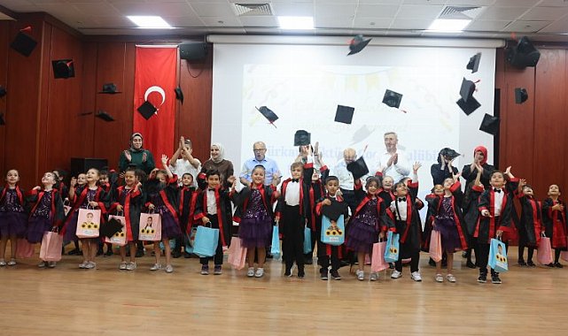 Çayırova Çocuk Kulüpleri'nde karne heyecanı
