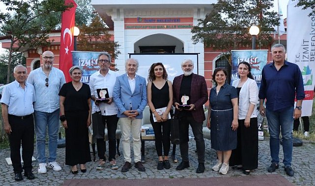 İzmit 'mavi gözlü dev'i de unutmadı