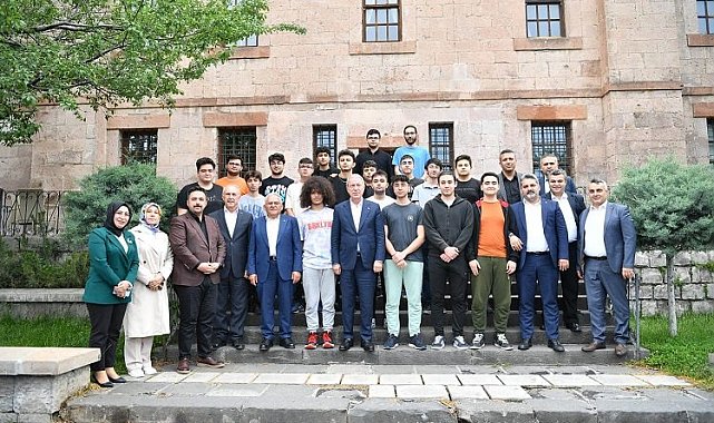 Kayseri protokolü Talas'ta gençlerle buluştu