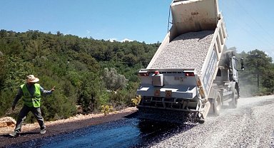 Muğla'da 9 ilçede 137 km yol çalışması